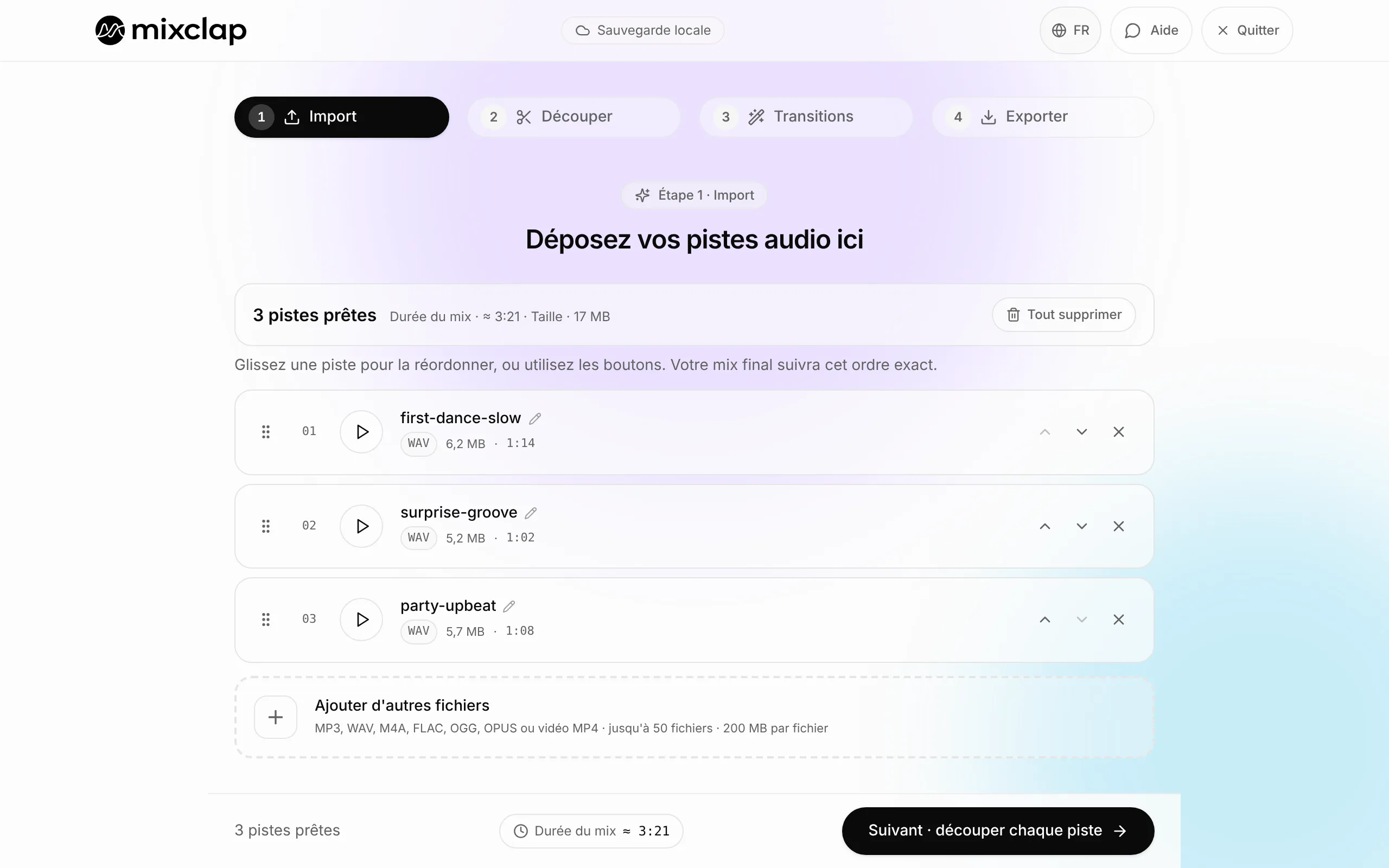 Liste de trois morceaux importés dans MixClap, avec poignées de déplacement et flèches pour les réordonner